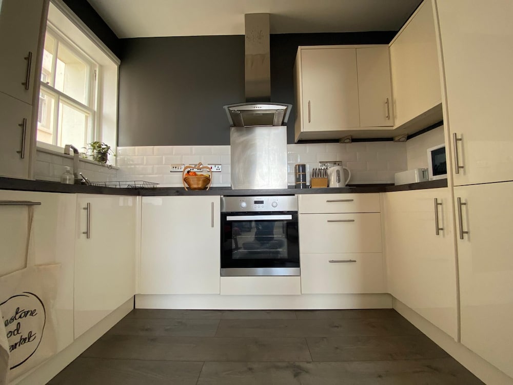 Spacious 2BD Flat With Stunning Views Folkestone view 5