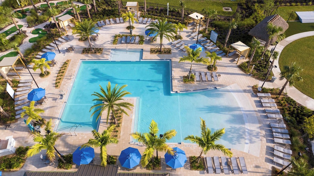 Modern 5BR Retreat Pool Water Park More