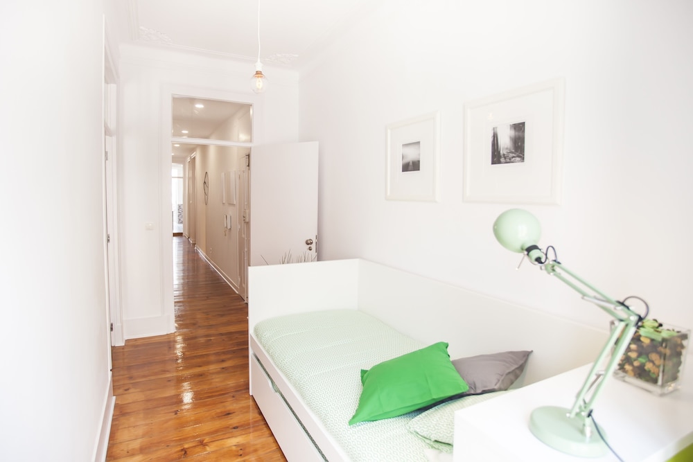 Central & Cosy Apartment view 5