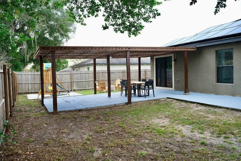 Brooksville Retreat! 3 Bed, 2 Bath!