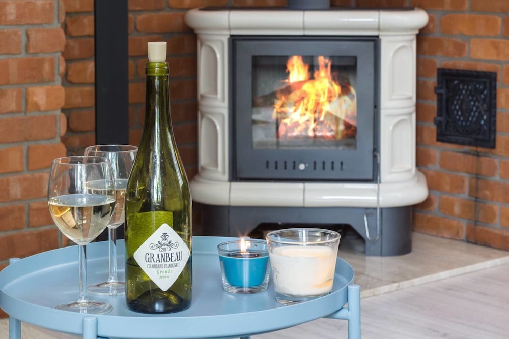 Cozy Apartment With a Fireplace view 4