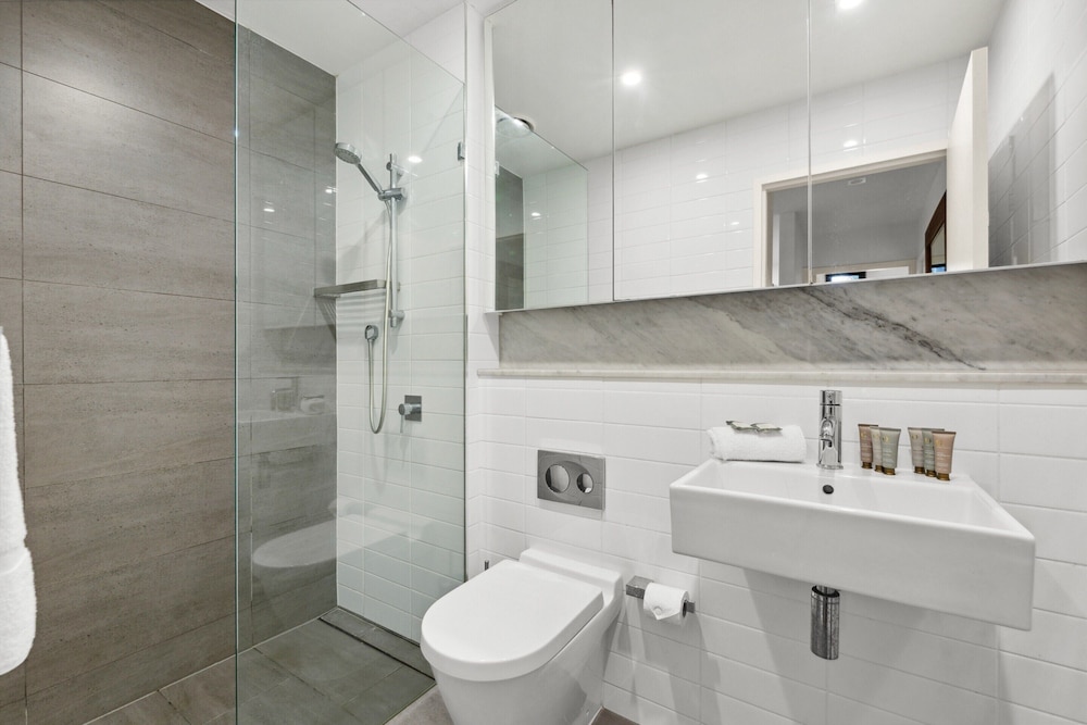 Spacious 2-bed Retreat With BBQ & Courtyard