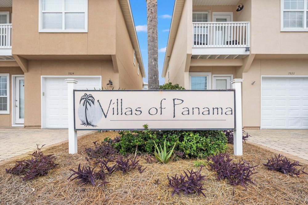 Escape to Sand Dollar Holler: Coastal Retreat, 3 Beds, 2.5 Baths, Sleeps 10!