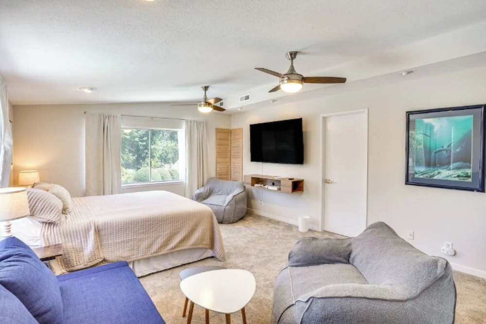 4BR Dog-friendly Home w/ Pool, Spa, Grill & A/C