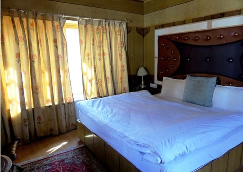 TIH Hotel Nezer Holiday Inn view 2
