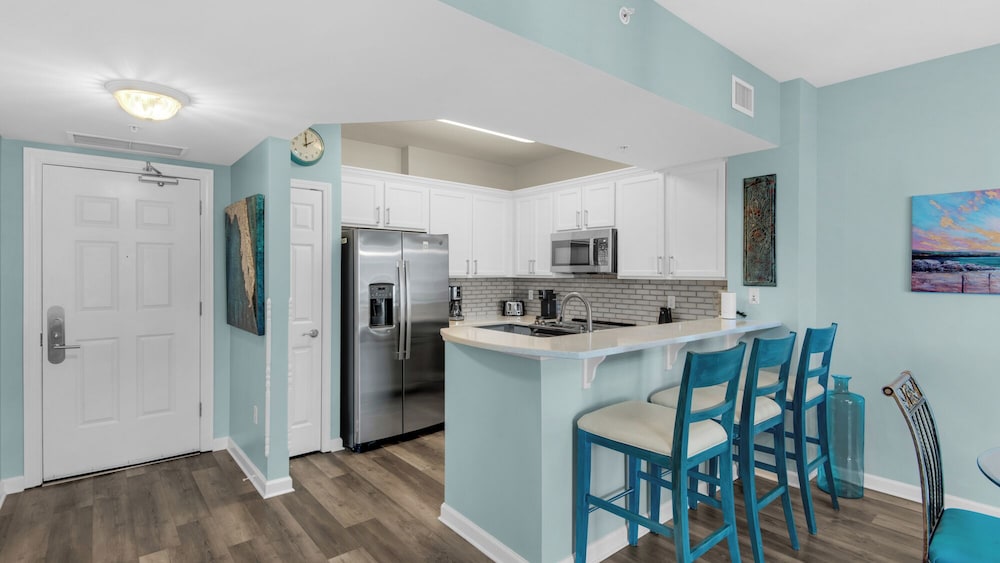 Palms Resort 2813: 2br, Pools, Courts, Gulf Views & Minutes to Beach!