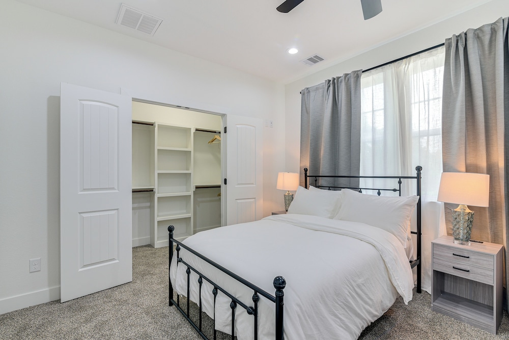 6 Mi to Dtwn Houston: Family-friendly Home w/ Yard