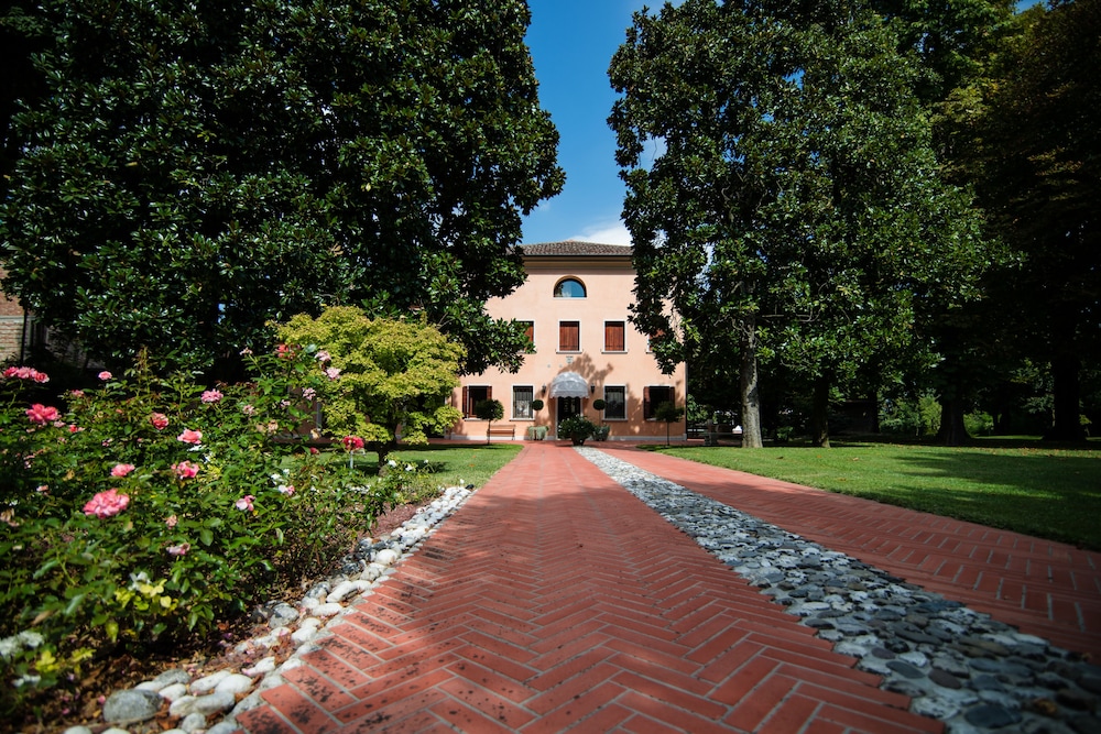Hotel Relax&Venice - Image 1
