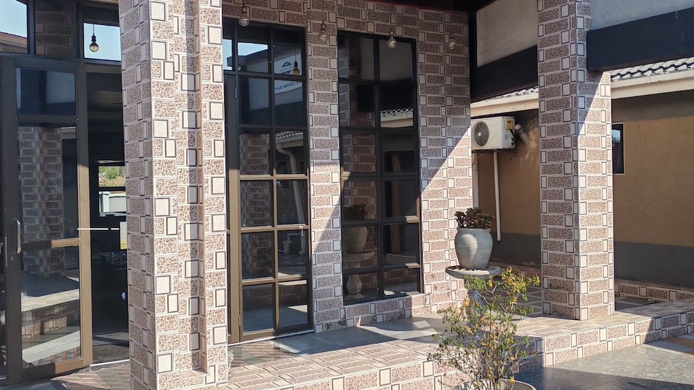 Olu Guest Lodge