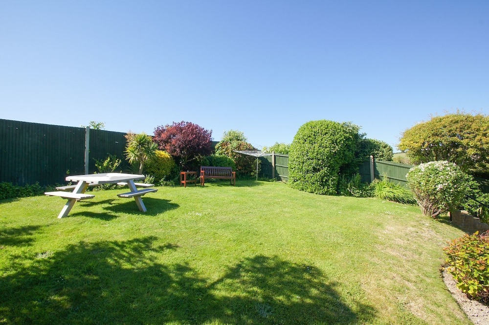 Dean Court Garden Parking by Brighton Holiday Lets, photo 22
