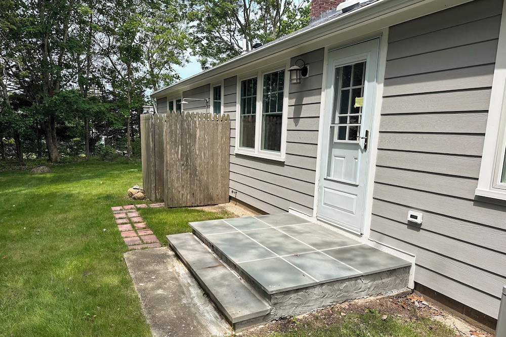 3BR Home Walk to Beach w/ Outdoor Shower & Grill