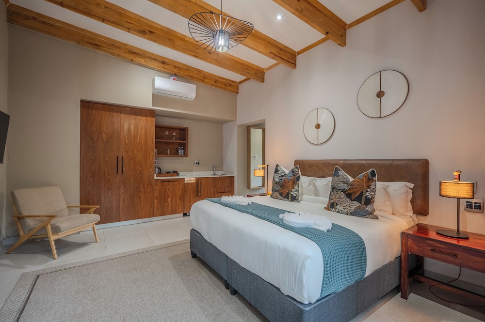 Bushbaby Valley Lodge