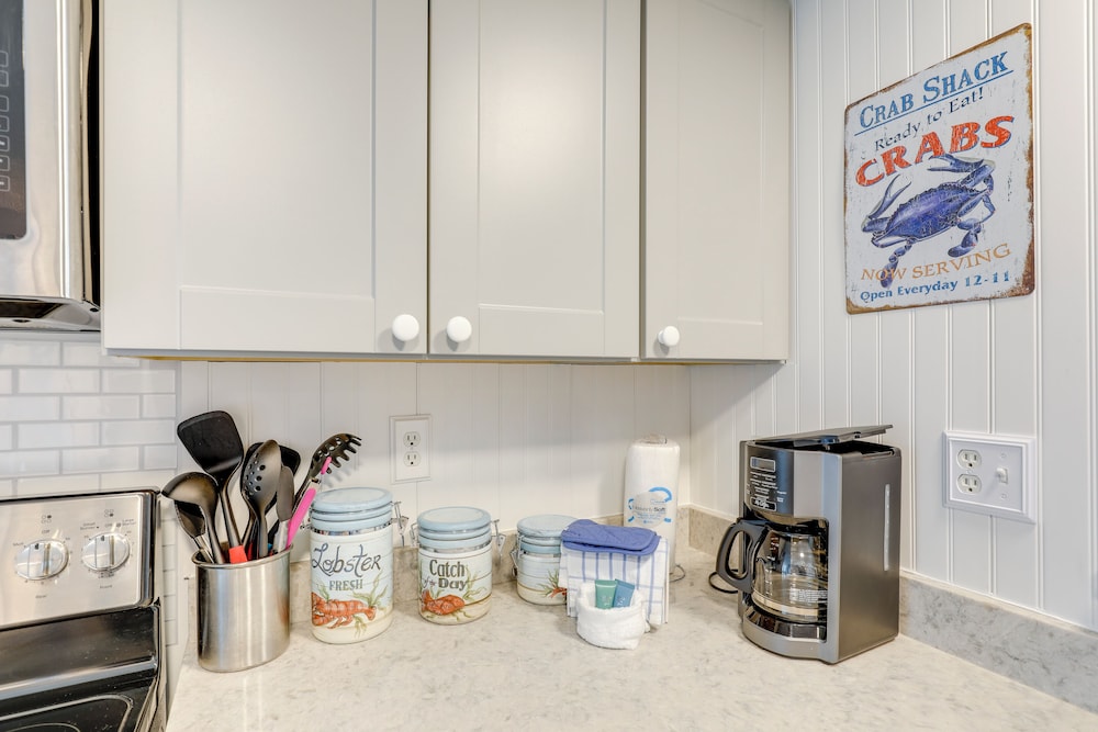 Steps to Sand: Condo w/ Pools in Myrtle Beach