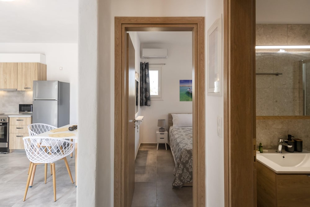 Parikia s Sunlight 2bedroom House