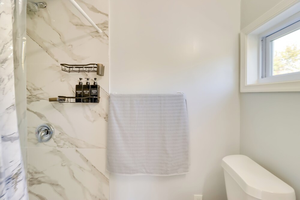 5 Mi to National Mall: DC Home w/ Pool Table