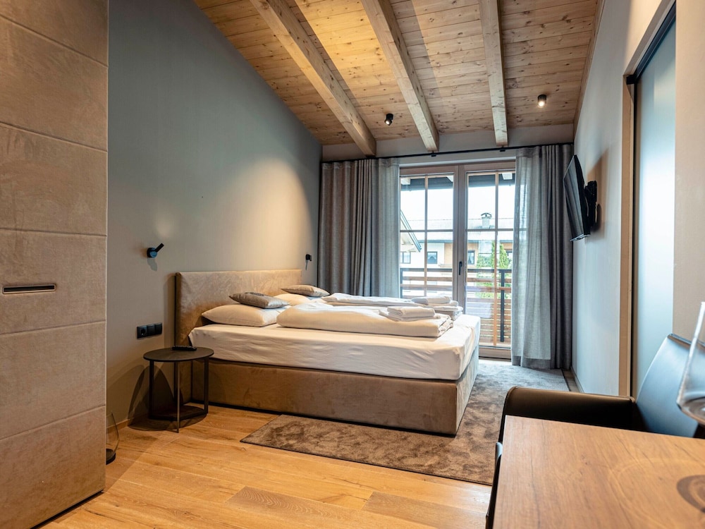Luxury Penthouse, ski Lift Within Walking Distance