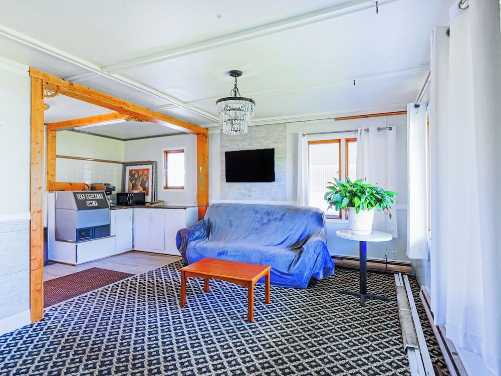 Country Hearth Inn & Suites By OYO Sturgis view 3
