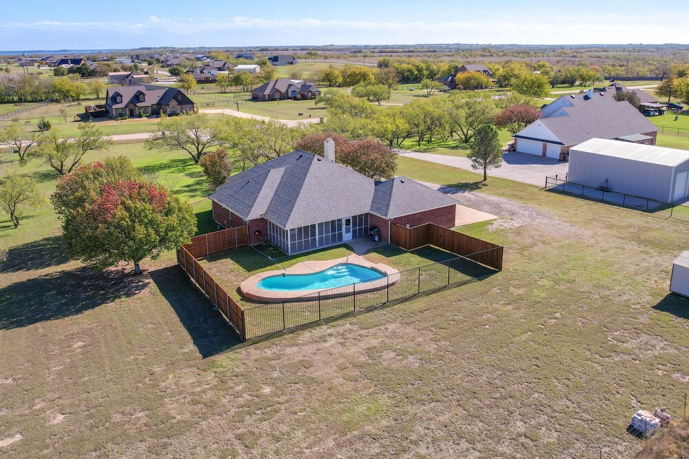 9 Mi to Ray Roberts Lake: Texas Retreat w/ Pool view 3