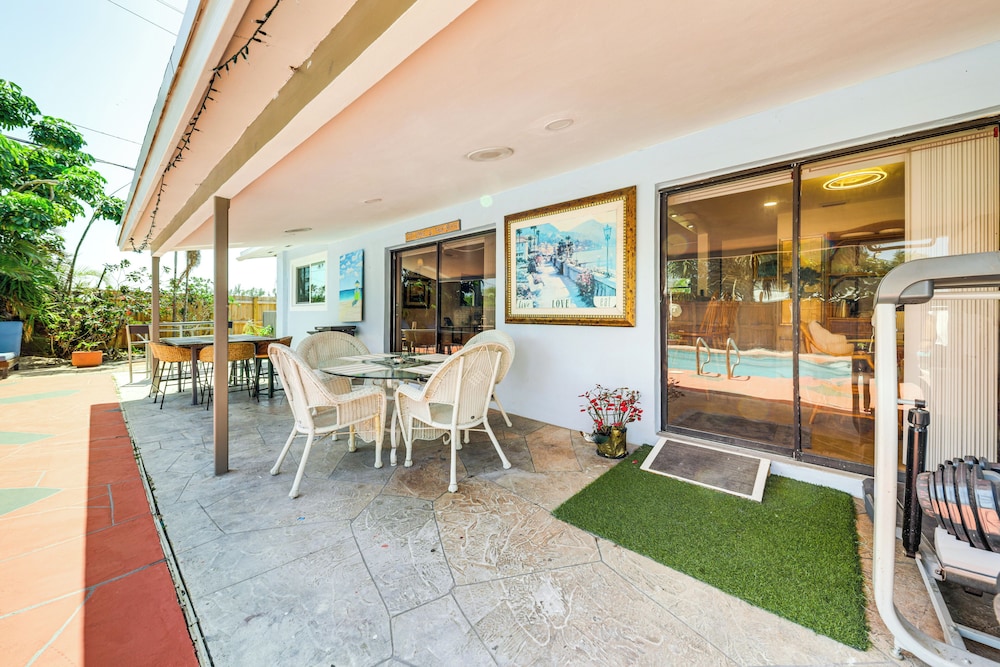 Walk to Dining & Shopping: Pompano Beach Home!