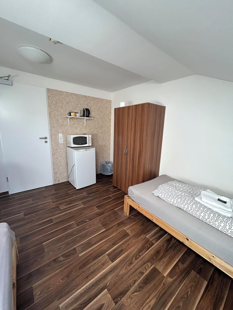 2-Rent Group Hostel Zimmer&Apartments GKP2