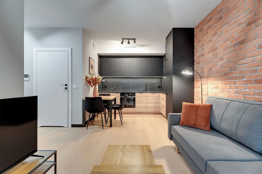 Doki Living - Foodhall & Parking by Downtown Apartments