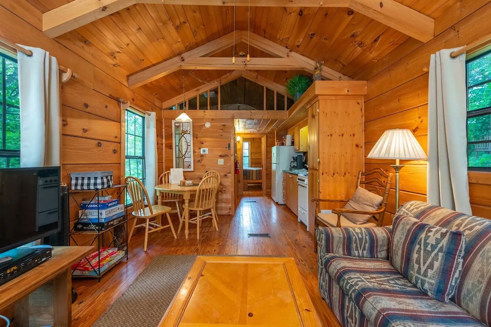 Engadine Inn  Cabins - Property Image 27