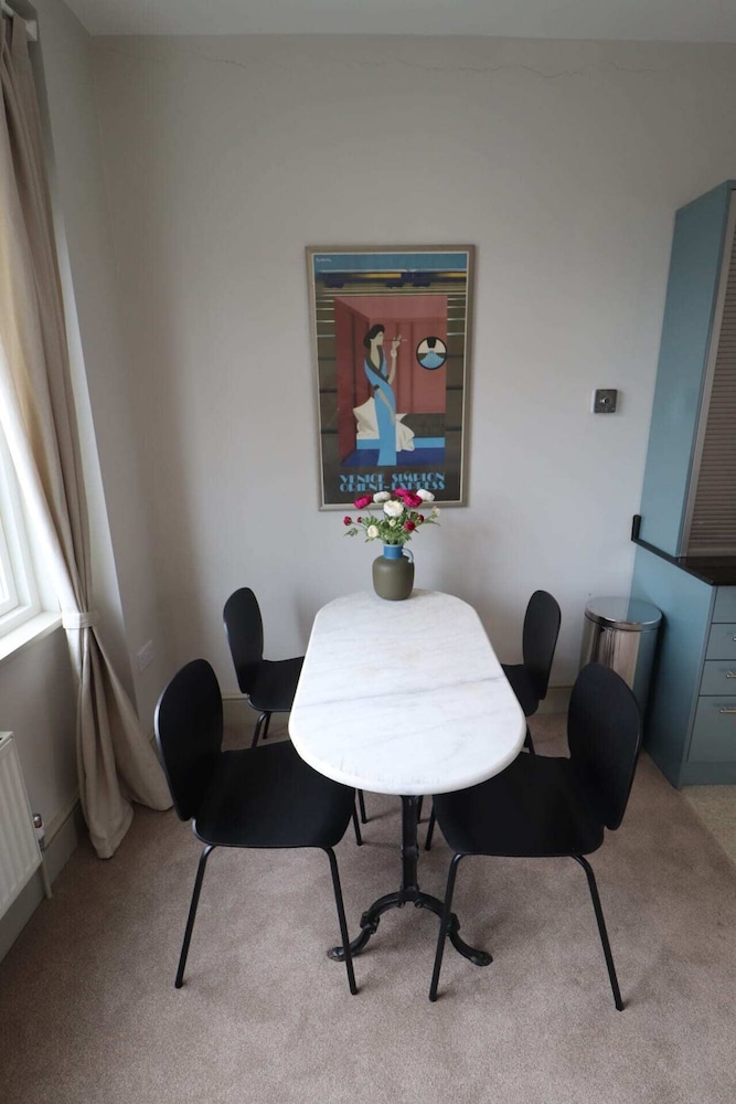 Stylish Light-filled 1 Bedroom Flat In Hammersmith
