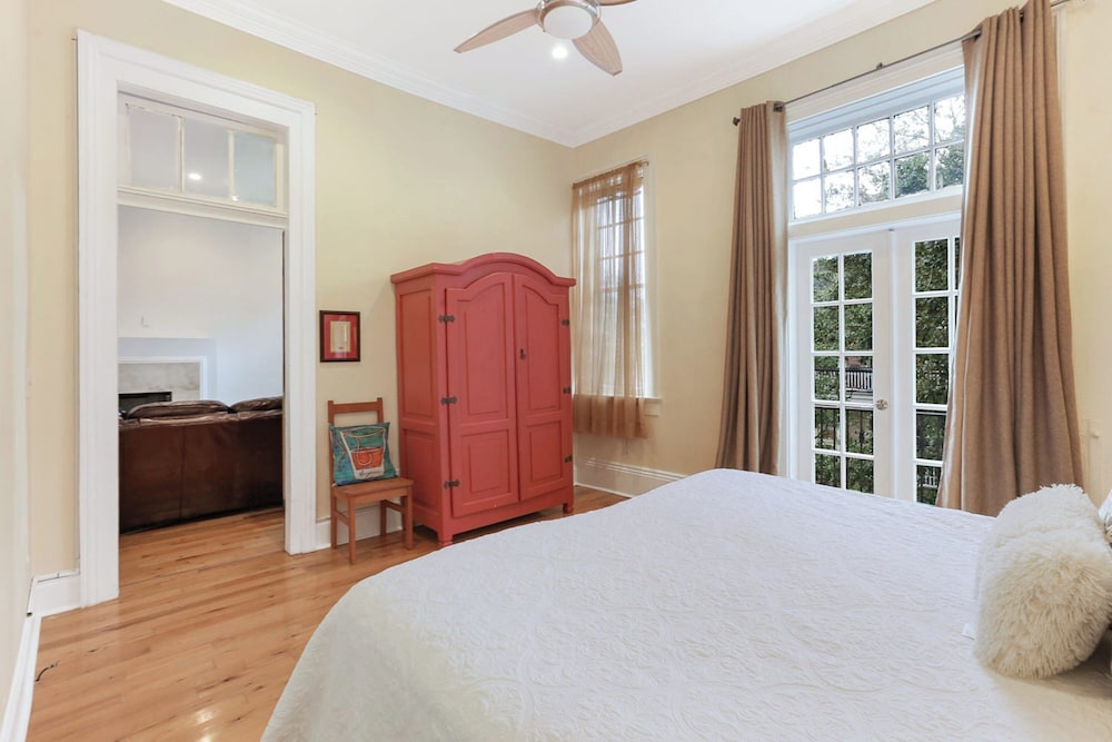 Spacious 3BR Condo in New Orleans photo 2