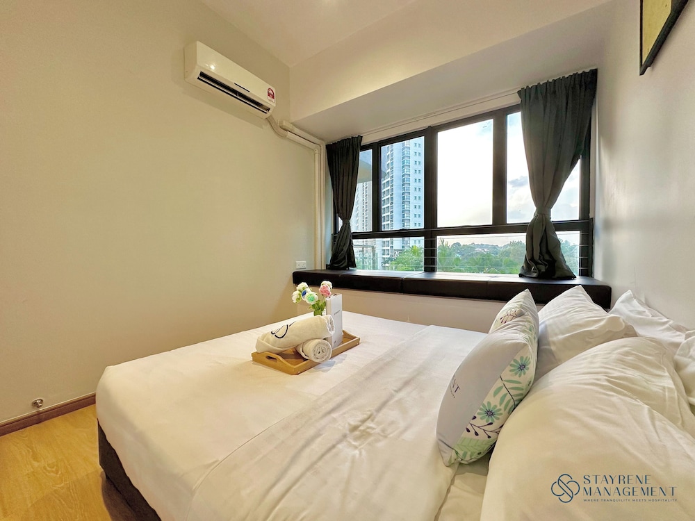 Country Garden Danga Bay Sea View Homestay by Stayrene