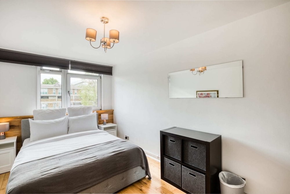 Homely 4 Bedroom House in Brixton