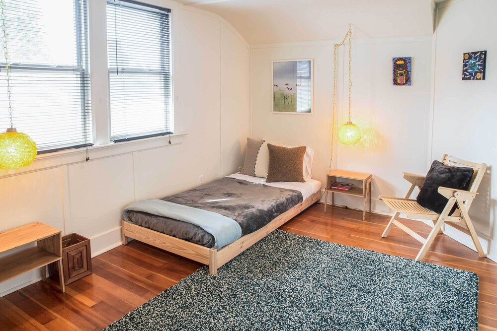 Updated Tacoma Home w/ Patio: 3 Mi to Downtown view 4