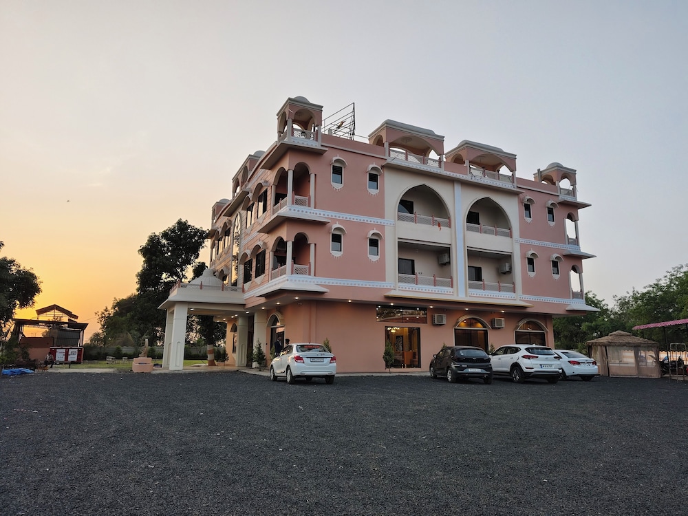 Aceotel Resorts Sanwariya Grand's view 3