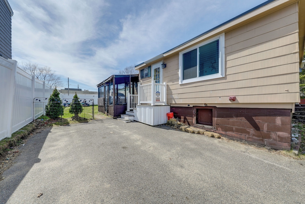 Walk to OOB Pier: Family-friendly Home w/ Hot Tub!