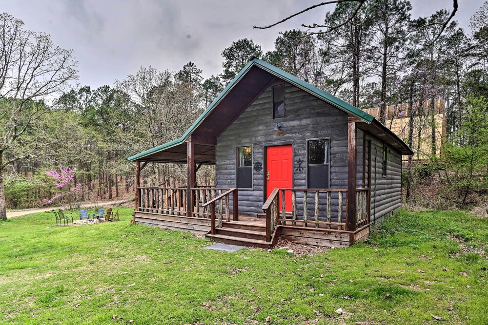 Rustic Cabin w/ Hot Tub Near Broken Bow Lake! view 3