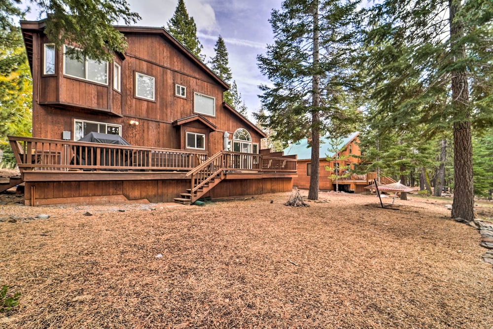 Tahoe Donner Retreat w/ Hot Tub & Fireplace! view 5