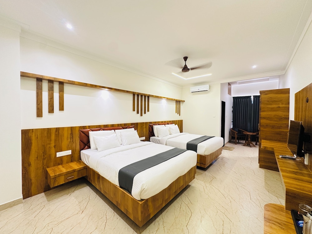 Shambhavi Hotel & Convention Centre