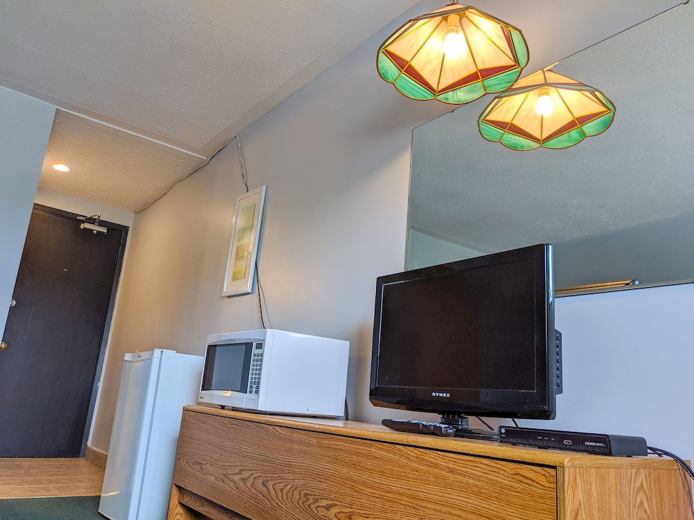 Fredericton Vacations - Skyline Motel  Campus Inn - Property Image 7
