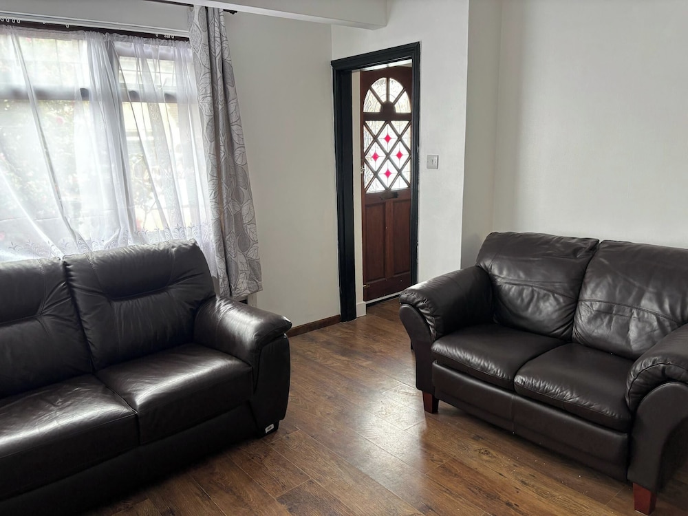 Dagenham - Stay 5 - Garden - Parking - Petfriendly