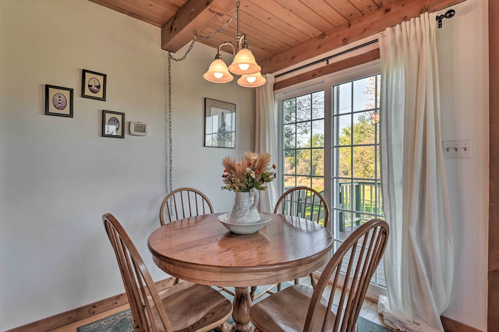 Lovettsville Cottage in Heart of Wine Country - Property Image 12
