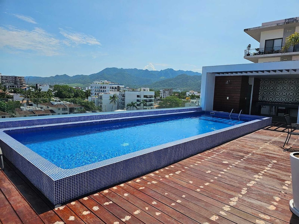 Cambria Versalles by Tovigo Rentals