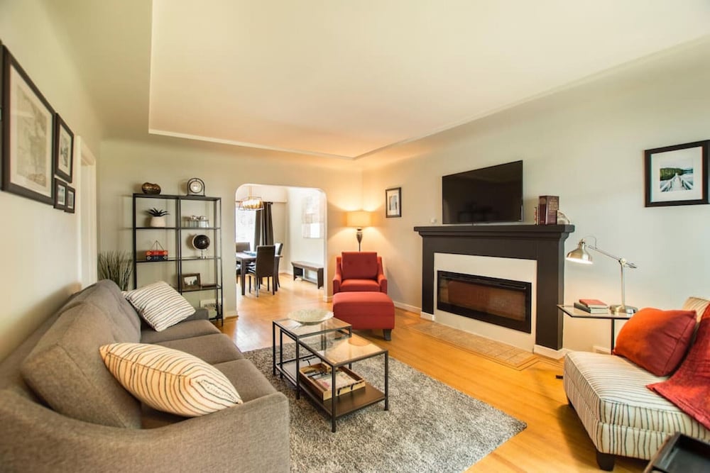 438 West 21st Beautiful 3 Bdrm Newly Reno d Home Cambie Area
