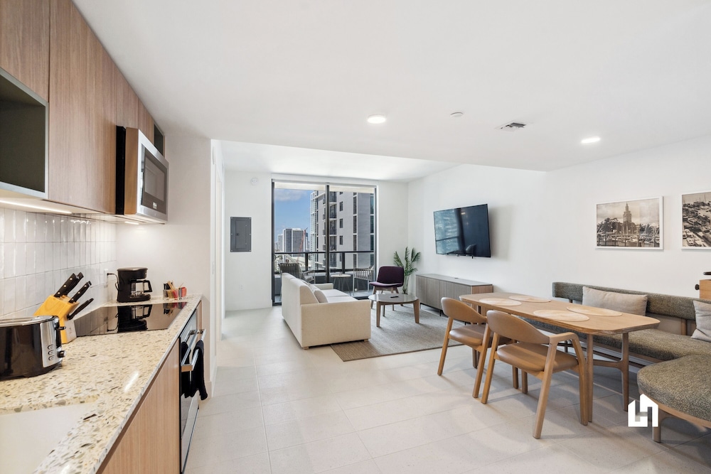 Stylish Apartments with Partial Ocean Views in Downtown