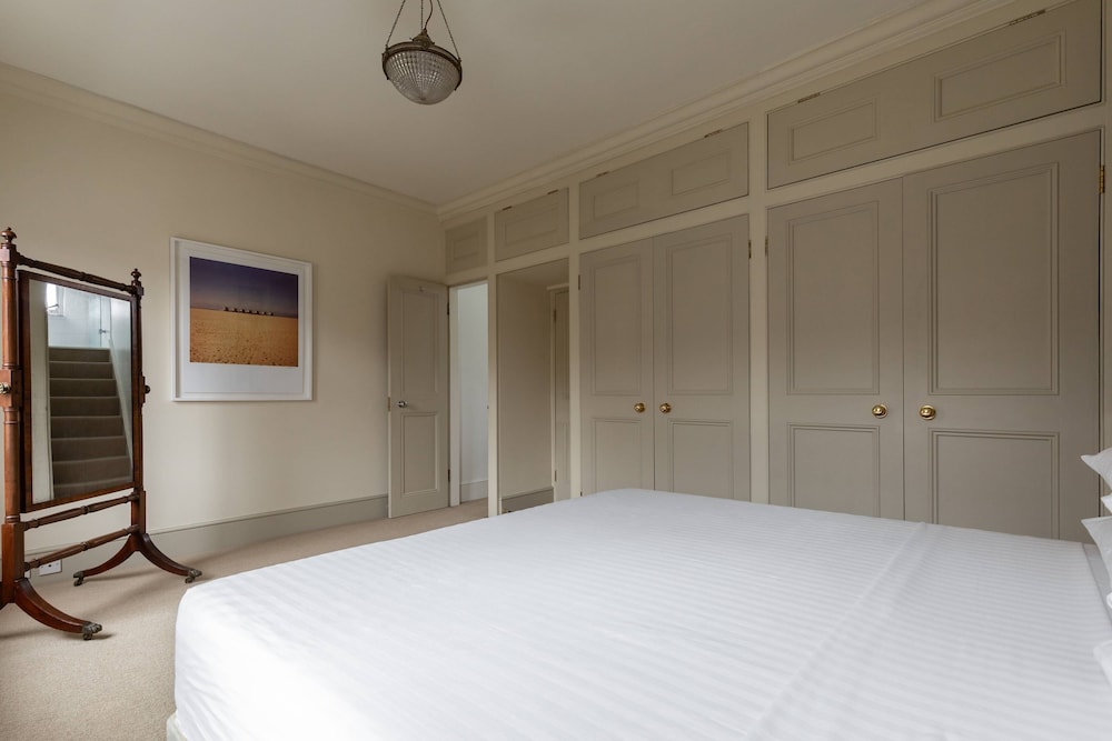 Kensington Place IV by Onefinestay