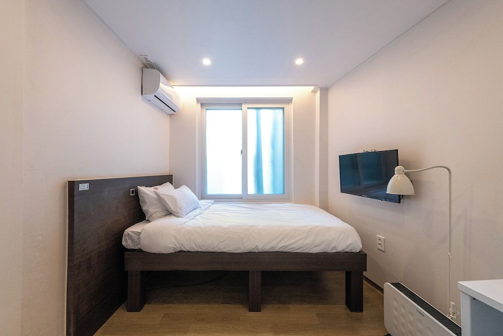 Crashin Yongsan Guesthouse