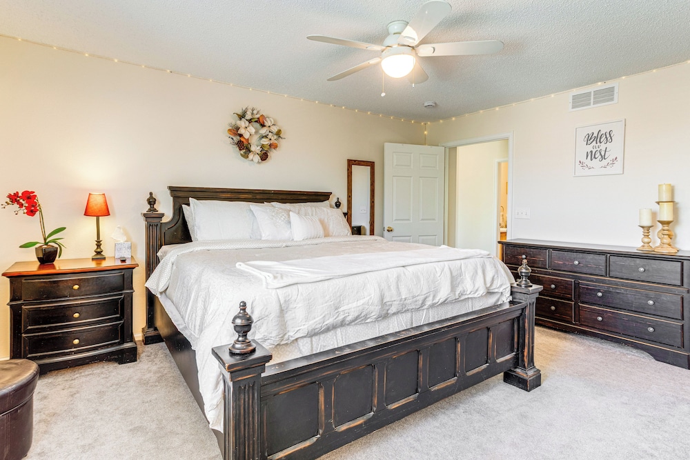Pet-friendly Retreat w/ Fenced Yard in Denver