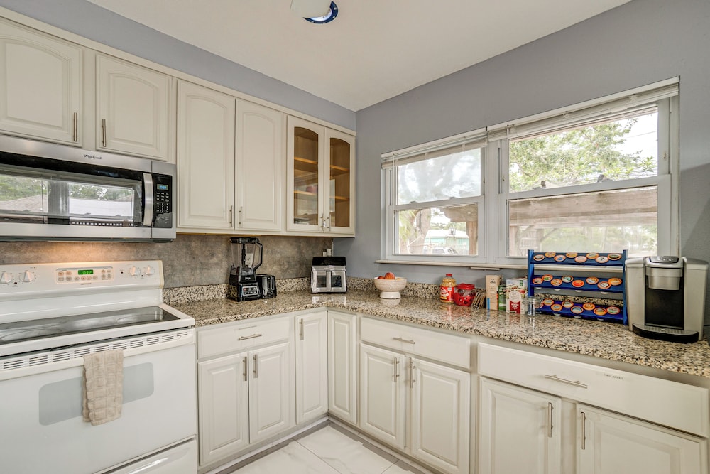 2 Mi to Riverwalk: Gem w/ Private Pool & Yard!