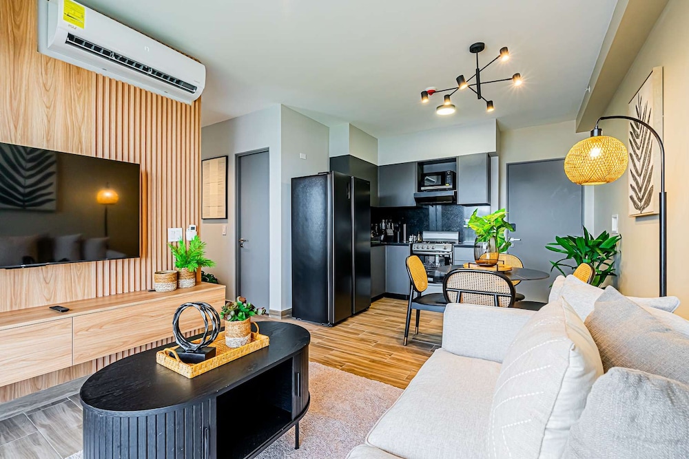 w Regal 1BR w Great Deco in Centriqo