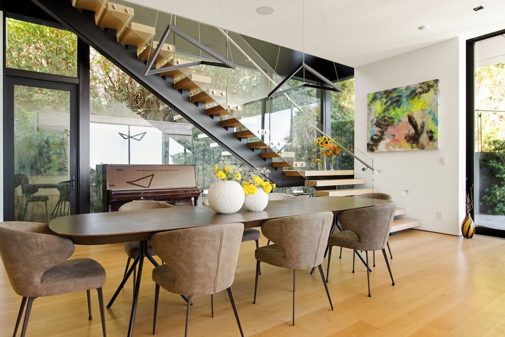 Belfast Estate - Mid-century Meets Modern - Luxe Poolside Villa