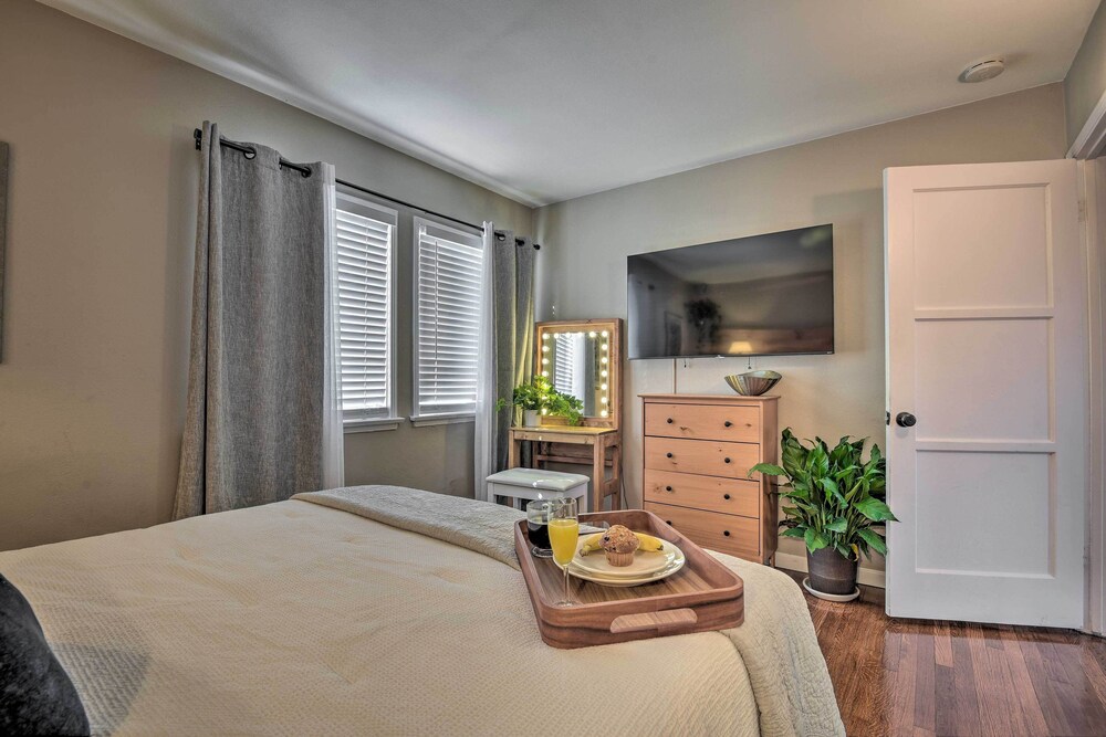 Burbank Vacations - Stylish Modern Burbank Gem w/ Private Yard! - Property Image 24