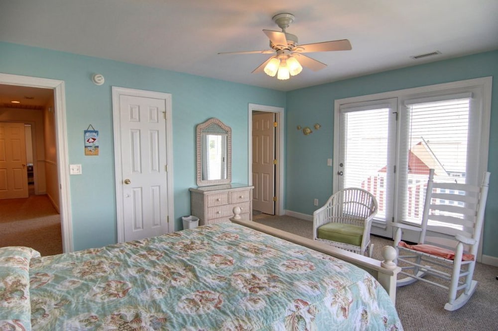 Mclaurin Manna At Holden Beach 4 Bedroom Home by RedAwning